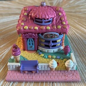 1995 SCENTED Ice Cream Parlor Bluebird Polly Pocket compact